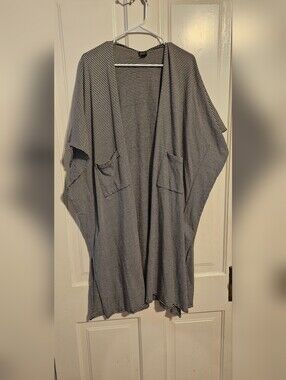 Striped Open-Front Women's Poncho Shrug - Black & White